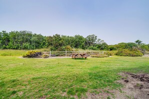 Exterior | Community Picnic Area