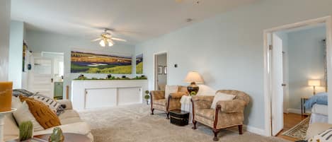 Burley Vacation Rental | 3BR | 2BA | 1 Step Required for Entry | 2,200 Sq Ft