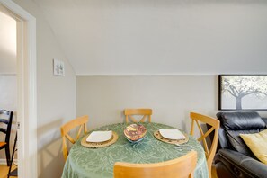 Dining Area | Dishware & Flatware