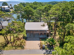 Water views of the canal and Alligator Bay!