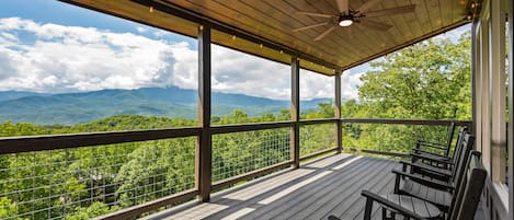 The top of Mt LeConte is covered in beautiful clouds!