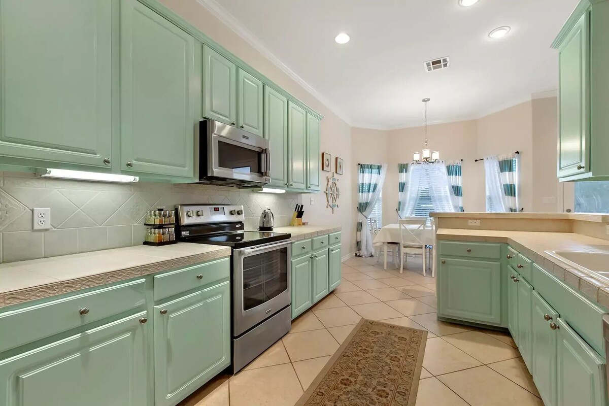 Lake Travis home with beautiful sunsets