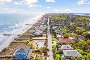 Steps to the beach & 1 Mile to town