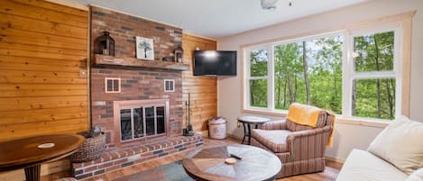 Living Room w/ fireplace, smart TV, wooded views out the enormous windows!