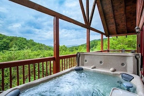 Kick Back Shack's bubbling hot tub