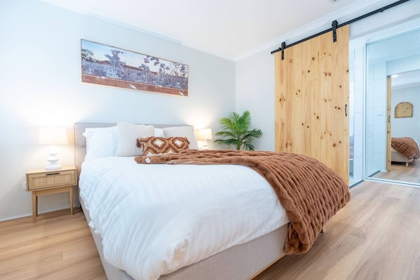 Master Bedroom Queen sized bed with barn door to ensuite.