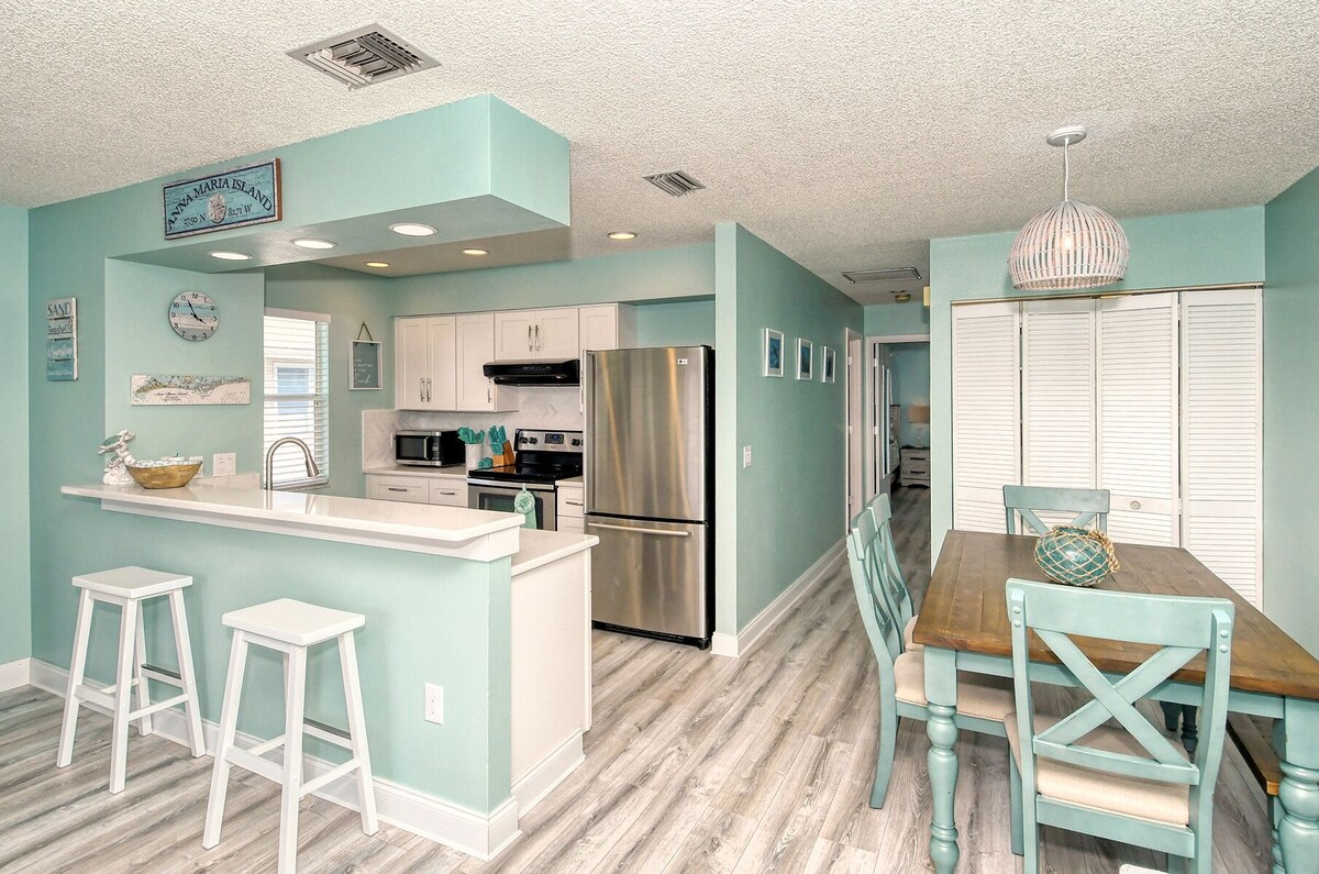 4 houses from Beach access! New Pool!