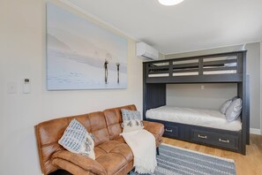 Kids Room - Full Size Bunks - Great for Teens & Couples