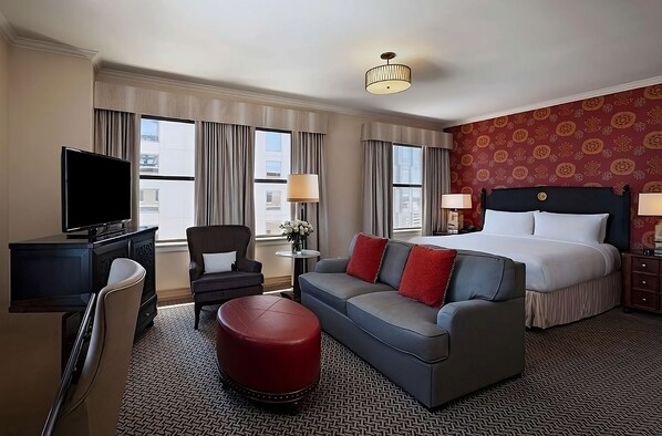 Queen-sized bed! Exact unit will be assigned upon arrival. Views, colors and decor may vary.