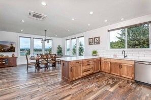 Kitchen Upper Level