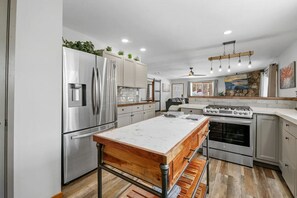 Fully equipped kitchen with a center Island