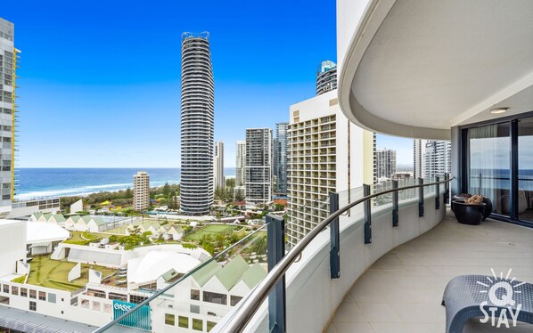 Refreshing scenery in the balcony area with the ocean and the city views