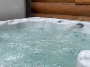 Indoor spa tub