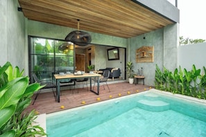 The outdoor area of this Canggu townhouse