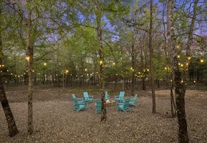 Gather round the fire pit for s'mores and stories in a rustic, woodland setting. It's the ideal spot for making memories