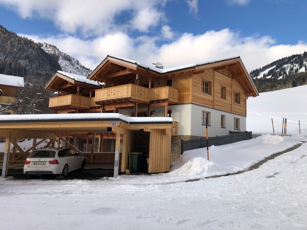 Dachstein West Apartements Aussenansicht Winter