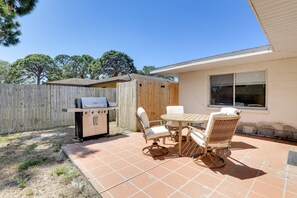 Patio | Gas Grill | Outdoor Dining Area