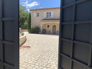 Entrée de la Bastide