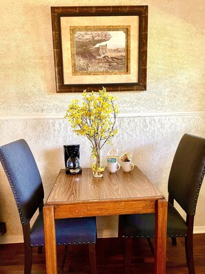 Furniture, Table, Dining Table, Dining Room, Indoors