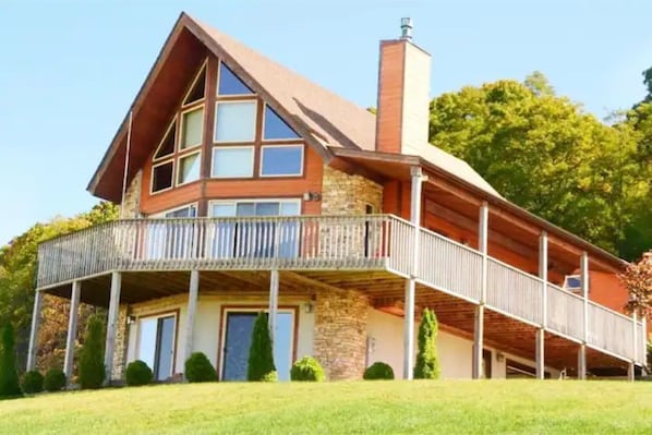 Sweet Retreat located in a rural setting minutes away from Deep Creek and Wisp.
