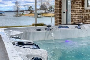 Hot Tub? Yes please. 