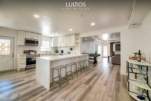 This kitchen is the perfect place to prepare and enjoy delicious meals 