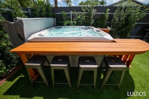 To enjoy a moment of tranquility, this Jacuzzi is the perfect option for you