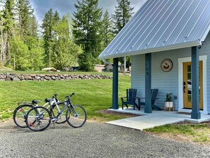 2 bikes for your use during your stay for riding to Ike Kinswa State Park or our Private Lake Area