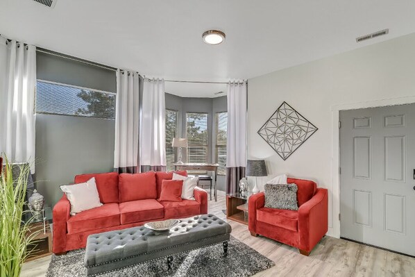 Spacious and Comfortable Living Room with 10' Ceilings,