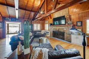 Living Room | Smart TV | Decorative Fireplace | Pets Welcome w/ Fee