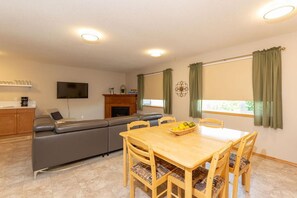 C Unit dining area