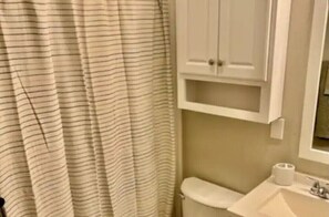 Full Bathroom with shower/tub, toilet and vanity/sink.