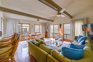 Living Room | Free WiFi | Smart TV | 2 Mini-Split A/C Units