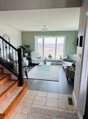 Main level sitting room; seats 7; view overlooking coulees and High level Bridge