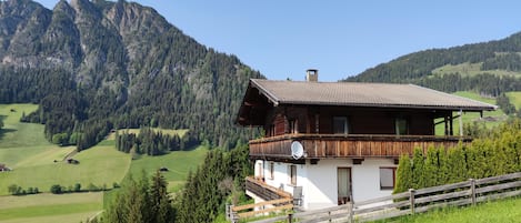 Außenseite Ferienhaus [Sommer]