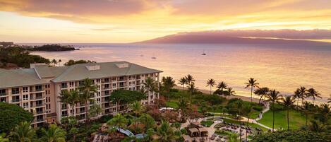 Perfect location situated on Hawaii's famous Ka'anapali Beach.