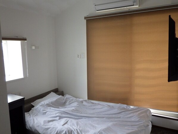 semi double bed