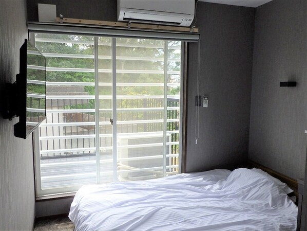 semi double bed