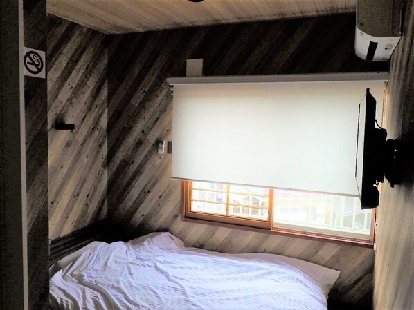 semi double bed