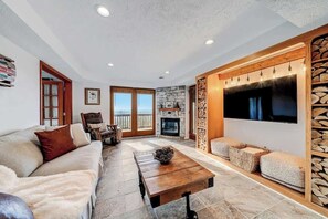 2 living area, located on the lowest level. Queen pullout couch