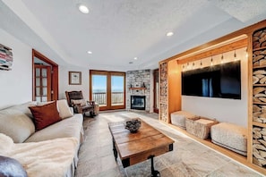 2 living area, located on the lowest level. Queen pullout couch