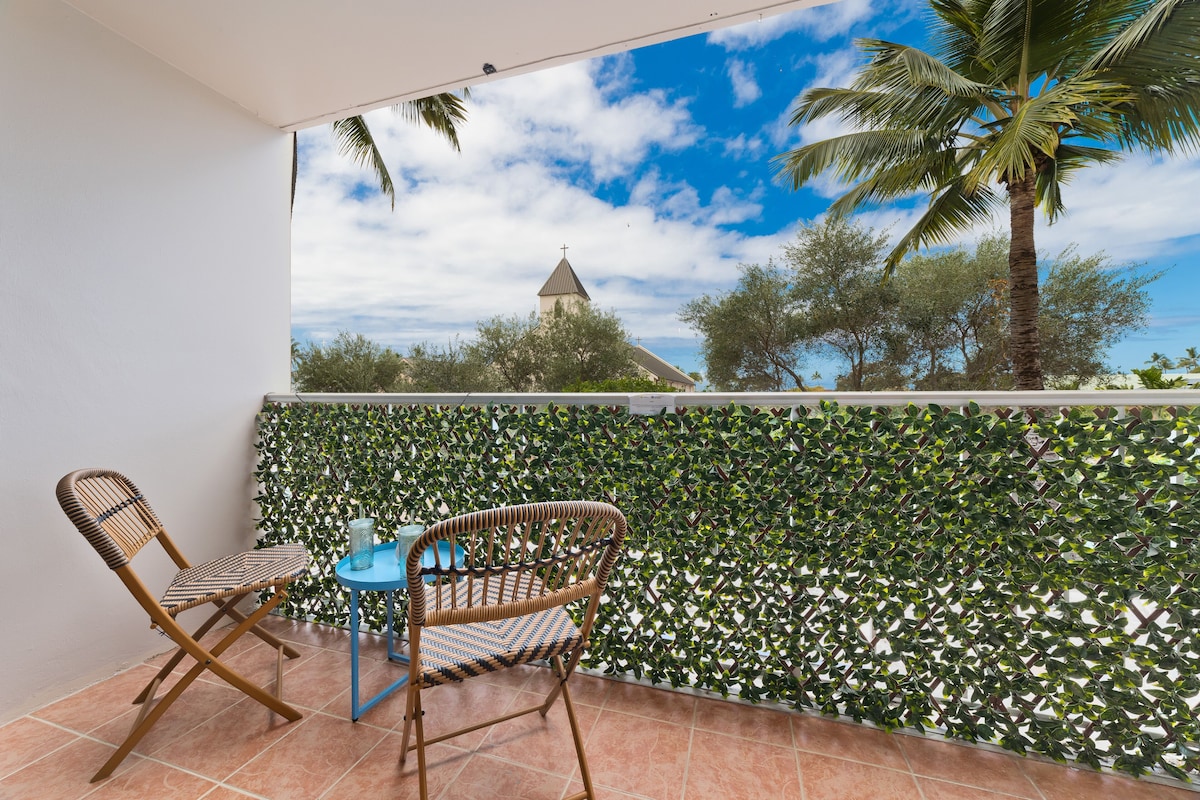 Remodeled One Bedroom in the Heart of Kona Town!