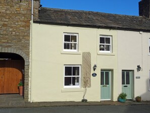 Burn Cottage, Askrigg: Built in the 1800's, this cottage is tucked away at the top of the village offering an ideal base all year round for walking and sightseeing