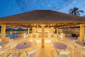 Poolside bar