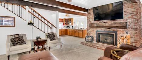 Cozy and spacious living area with TV and fireplace