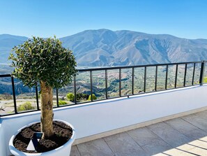 Uninterrupted views to Sierra Lújar and Contraviesa