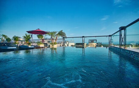Rooftop pool