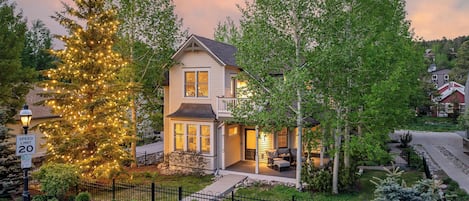 Welcome to Lansdowne Chateau in downtown Breckenridge