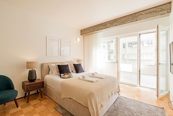 Overview of this spacious, well decorated and cozy studio #stunning #lively #lovelystay #airbnbporto