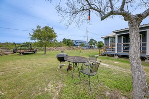 Home Exterior | Charcoal Grill | Outdoor Dining